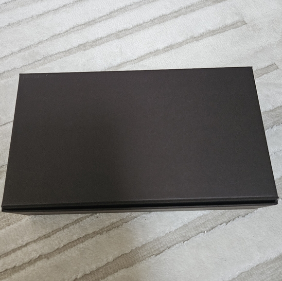 Oliver Peoples Los Angeles empty sunglasses box, booklet, and cleaning cloth - Picture 3 of 5